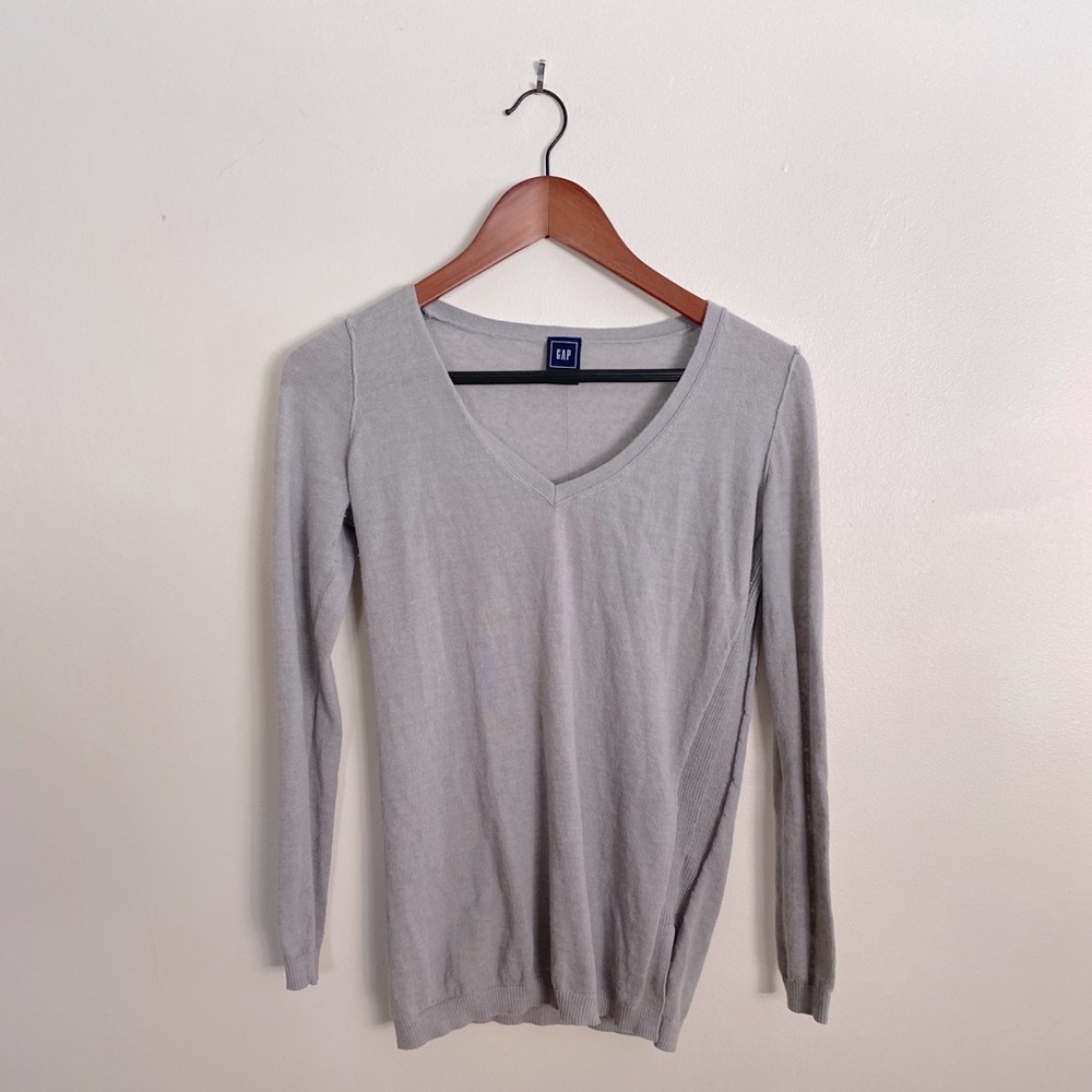 Gap sweater